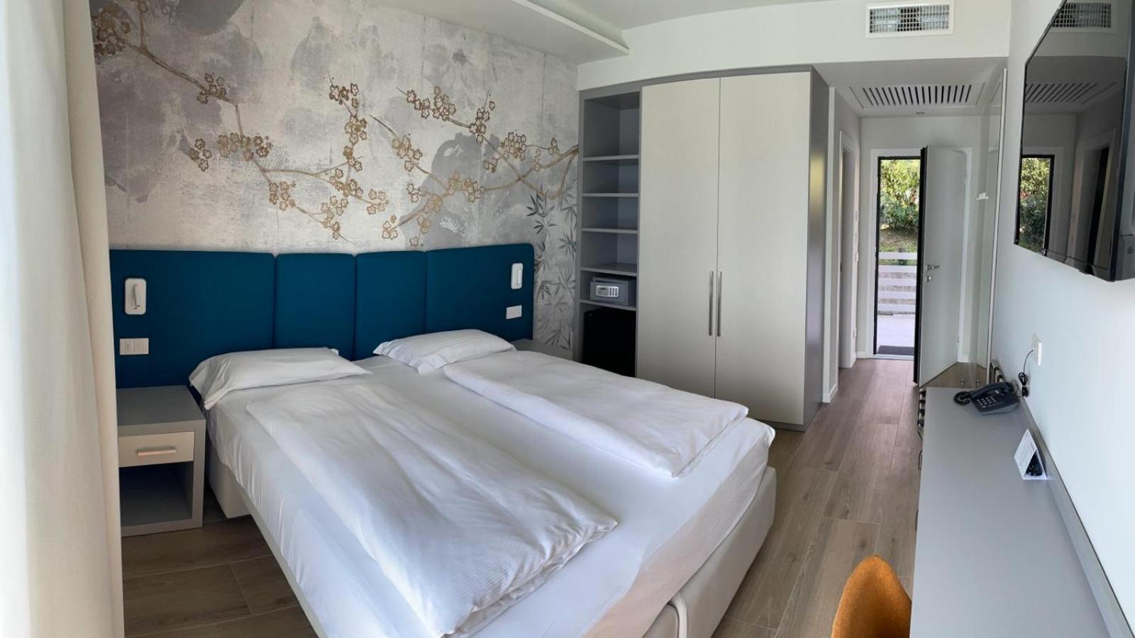 Doppelzimmer mit Seeblick in der Villa Silvia